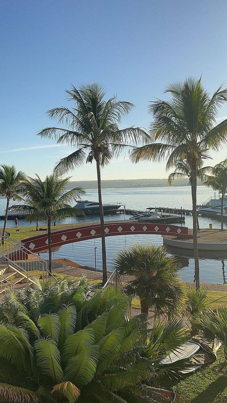 Flat 430 lindo com vista para o lago